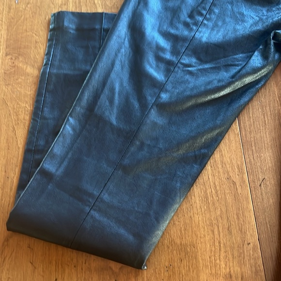 BCBG all leather leggings, worn but still in a very good condition, size medium - Picture 5 of 7